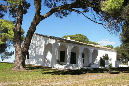 Imagen de la residencia de verano de Juan Ramón Jiménez puesta a la venta en un portal inmobiliario