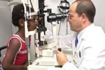 Una buena revisión ocular evitaría muchos dolores de cuellos en los niños