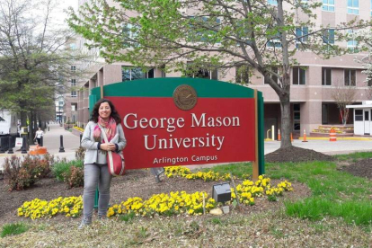 La profesora leonesa María Esther Seijas, en la Universidad George Mason, en Virginia. DL