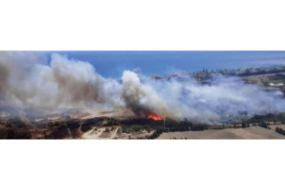El incendio que ha afectado a un hotekl y destruido un centro de ocio. 112 ANDALUCÍA