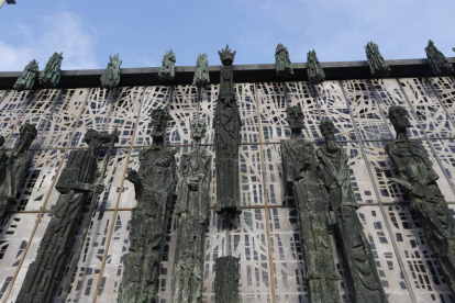 Las esculturas de la fachada son uno de los atractivos del Santuario. JESÚS