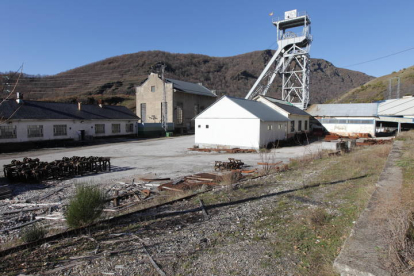 Día después del cierre de la mina más emblemática de Laciana. el Pozo Calderón, bierto en 1962. NORBERTO