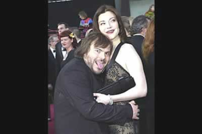 Jack Black, muy amoroso con su novia Laura Kightlinger.