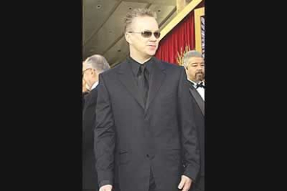 Tim Robbins, uno de los premiados, en el momento de pisar la alfombra roja.