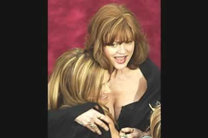 Holly Hunter y Susan Sarandon eligieron el negro para acudir al Teatro Kodak de Los Ángeles.