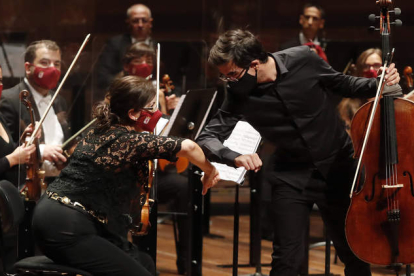 El instrumentista leonés David Martín Gutiérrez actuó como solista de la Orquesta Sinfónica de León Odón Alonso. JESÚS F. SALVADORES