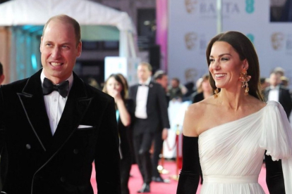 Los duques de Cambridge, en los premios Bafta. AGENCIAS