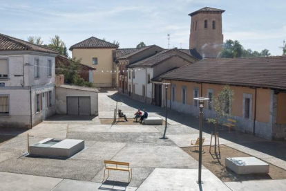 La nueva plaza del Ayuntamiento de Mansilla Mayor, inaugurada a finales del año pasado, opta ahora a los premios FAD de Arquitectura. DL