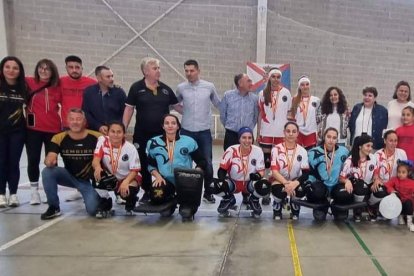 El Bembibre Hockey selló un nuevo éxito con el campeonato de Liga tras una gran temporada. J. PÉREZ