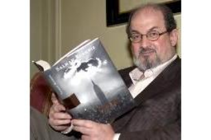 El escritor indio Salman Rushdie presentó ayer en Madrid su nueva novela