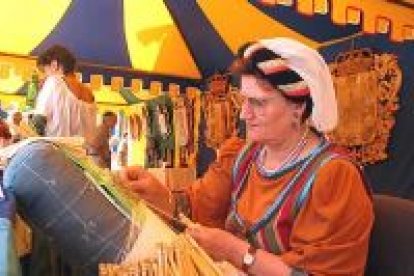 Las jornadas de juglares de Sahagún han vuelto a recibir, de nuevo, una gran acogida de público. Cientos de personas se transladaron al pasado para vivir el medievo en primera persona.