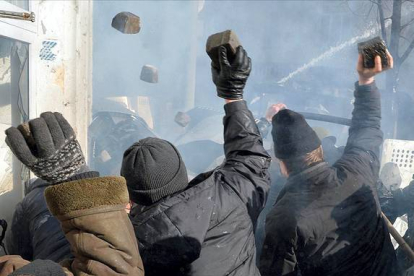 La violencia entre policías y manifestantes ha sido constante durante toda la jornada.