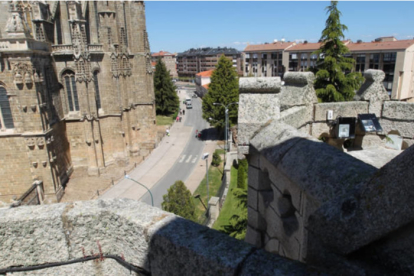 Una vista general de Astorga desde el Palacio Episcopal. DL