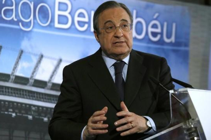 Florentino Pérez en una rueda de prensa en el Estadio Santiago Bernabéu