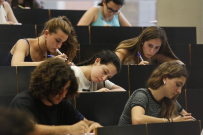 Examen de selectividad el pasado junio en un aula de la Universitat Pompeu Fabra (UPF).
