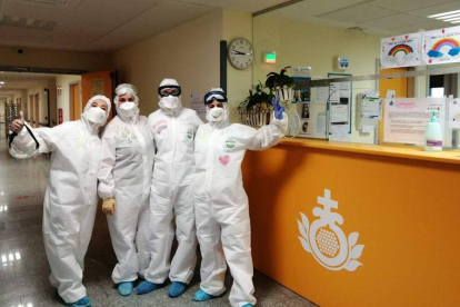 Parte del equipo Covid del Hospital San Juan de Dios, en plena pandemia entre los meses de marzo y abril. DL