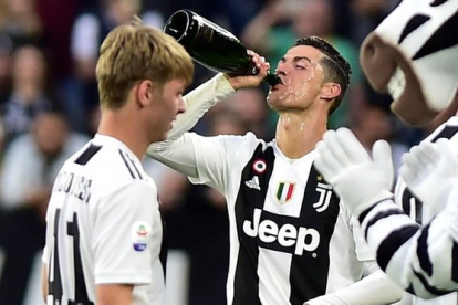 Cristiano Ronaldo celebra su primer scudetto.
