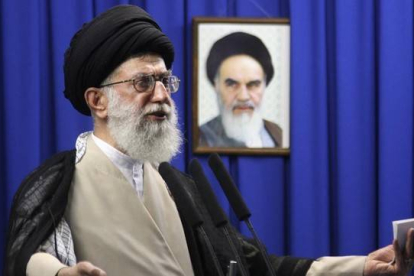 El ayatolá Jamenei, líder supremo de Irán, en un sermón en el 2009.