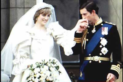 Una de los matrimonios más polémicos de las casas reales europeas fue el de Carlos de Inglaterra y Diana Spencer. En 1981 contraían un matrimonio que sólo duraría once años.