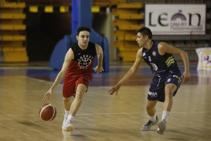 Partido de baloncesto liga EBA ULE Basket León - Hereda Ávila. F. Otero Perandones.