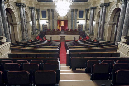 Vista del hemiciclo del Parlament de Cataluña. ANDREU DALMAU