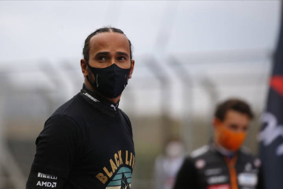 El piloto Lewis Hamilton, antes de competir esta mañana. KENAN ASYALI