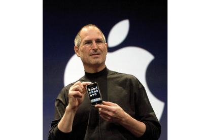 Steve Jobs, en el 2007, presentando el primer iPhone.