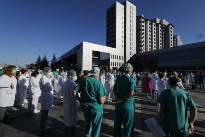 Sanitarios del Hospital de León en las protestas de noviembre de 2020. RAMIRO