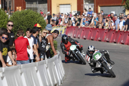 Alrededor de 70.000 personas
asistieron el pasado verano al
Gran Premio de Velocidad de La
Bañeza, un certamen que está
a punto de cumplir los 75 años
y que ha afianzado la ciudad
como una de las capitales del
motociclismo europeo.