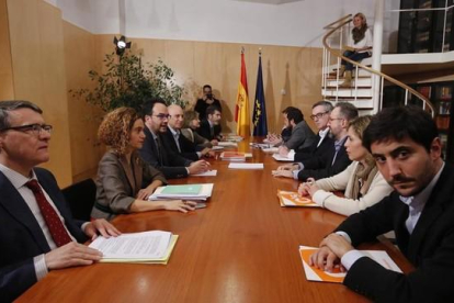 Los equipos negociadores del PSOE y Ciudadanos, este miércoles en el Congreso.