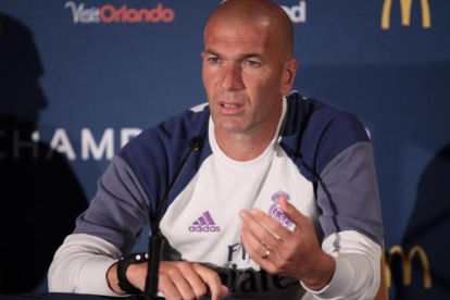 Zidane da explicaciones en rueda de prensa tras la derrota ante el PSG.