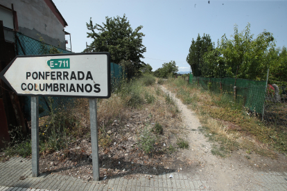 Recorrido desde el Museo del Ferrocarril hasta San Andrés de Montejos por el trazado desaparecido del tren Ponferrada-Villablino dentro del término municipal de la capital del Bierzo. L. DE LA MATA