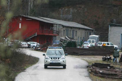 Un coche de la Guardia Civil en la mina donde se ha producido el accidente
