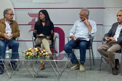 Tomás Vaca, Pilar Infiesta, Urbano Seco y Juan José Alonso Perandones, en la mesa Formación y Cultura. RAMIRO