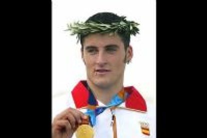 <b>David Cal</b> consiguió la medalla de oro en la final de piragüismo del C-1 de 1.000 m. Éste es el primer metal para el piragüismo en veinte años y el número 17 del medallero español en Atenas.