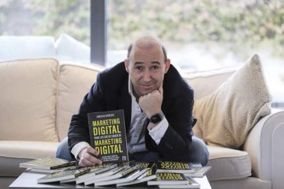Doctor en Periodismo por la Complutense, Giráldez es experto en marketing digital. DL