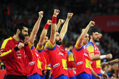 Los jugadores españoles celebran su oro en el Europeo