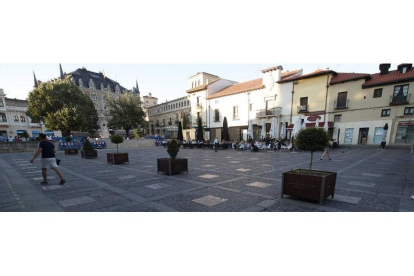 La reforma integral de la plaza de San Marcelo prevista por el gobierno de Diez queda por el momento en suspenso. RAMIRO