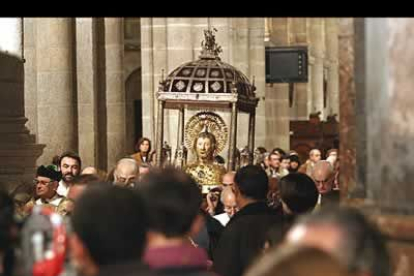 Los actos se desarrollaron durante tres horas en el templo y sus inmediaciones.