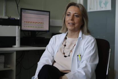 La doctora Elena Bollo, jefa del Servicio de Neumología del Caule. RAMIRO