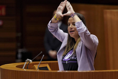 La procuradora socialista Nuria Rubio durante su intervención en el pleno de las Cortes. NACHO GALLEGO