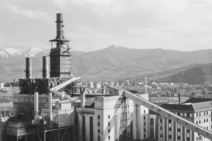 La primera central de Endesa en Ponferrada, en una imagen sin fechar. La térmica funcionó entre 1949 y 1974. DL