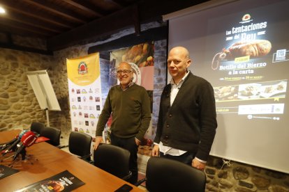 El presidente de la IGP del Botillo del Bierzo, Óscar Ramos, y el director técnico, Pablo Linares. ANA F. BARREDO