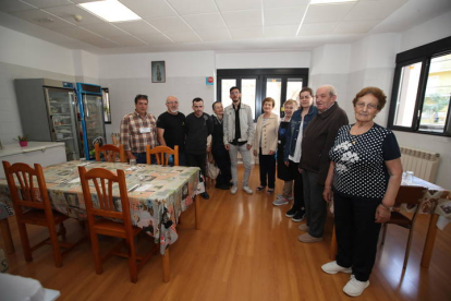 José García, Antonio Sánchez, Sergio González, Luz Álvarez, Isaac Moure, Pilar Castro, Paquita Terrón, Ana Álvarez, Fernando Frá y Victorina Merayo. ANA F. BARREDO