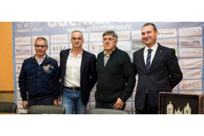 El Torneo Internacional Ciudad de León se presentó oficialmente ayer en el Palacio de Deportes. FERNANDO OTERO