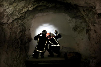 Búsueda de los bomberos de Almería en la zona de unas minas de oro abandonadas.
