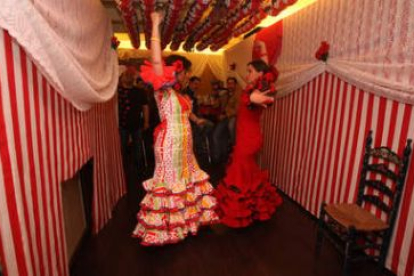 La Cava Santa Clara se hizo sevillana para festejar la Feria de Abril, que anoche se inició