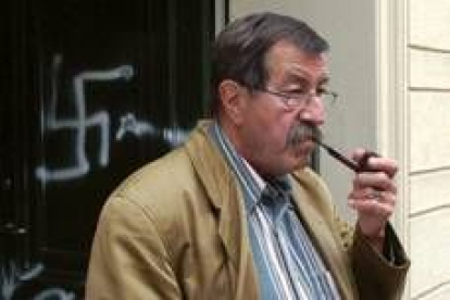 El escritor galardonado con un Premio Nóbel, Günter Grass, en una imagen tomada ayer