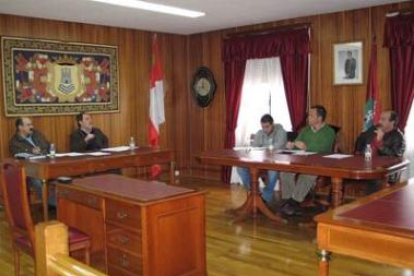 Los partidos políticos trataron de buscar un acuerdo con los representantes del empresario