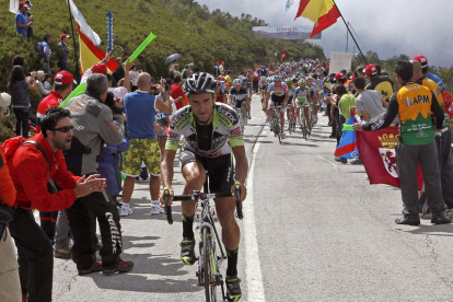 El ascenso al Alto de Ancares se convirtió en una batalla sin cuartel entre los gallos de la Vuelta 2011, entre ellos Juanjo Cobo.